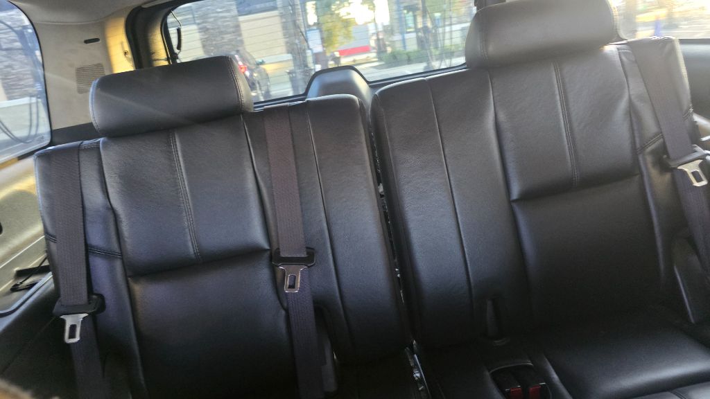 2007 Chevrolet Suburban LT's photo